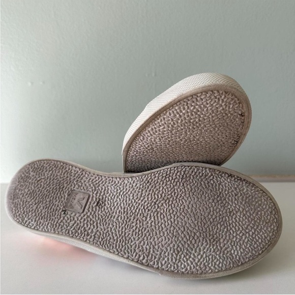 Veja Women's Metallic Pink Sneakers - Picture 4 of 6